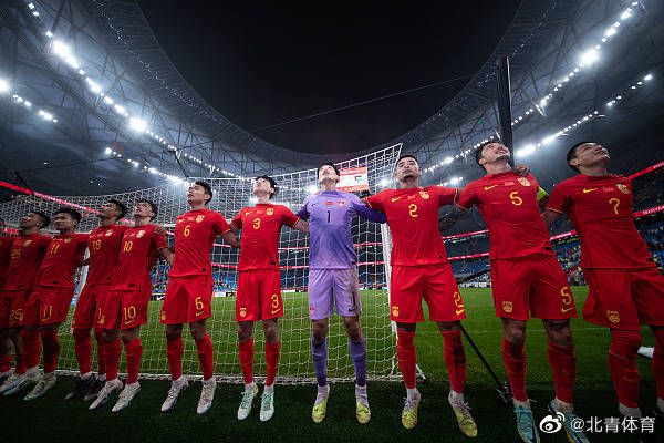 不过他也是敢怒不敢言，只能低声对萧海龙说：咱们得想办法从你奶奶手里，把你爷爷留下的古董弄过来，给自己留个后手。
